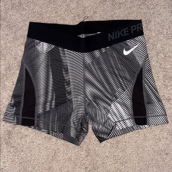 Nike Pro Black and White Patterned Shorts - Picture 1 of 3